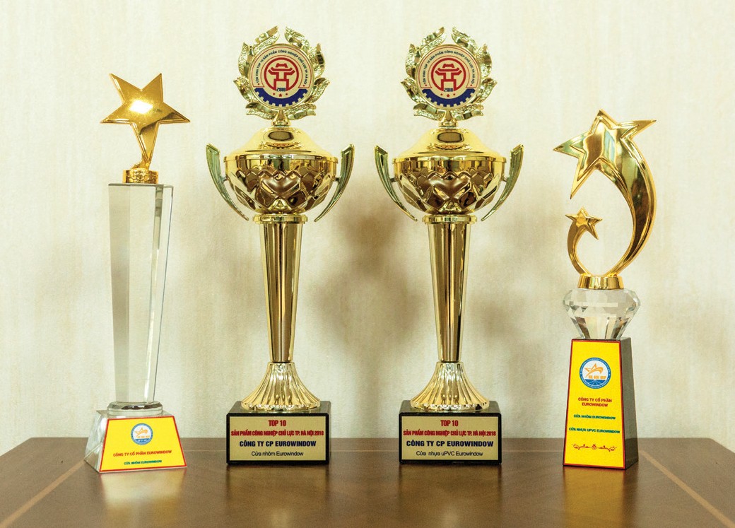 Cúp Top 10 Sản phẩm Công nghiệp Chủ lực TP. Hà Nội