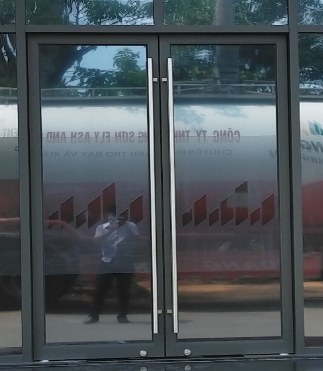 Cửa tự động lắp đặt tại sảnh công trình