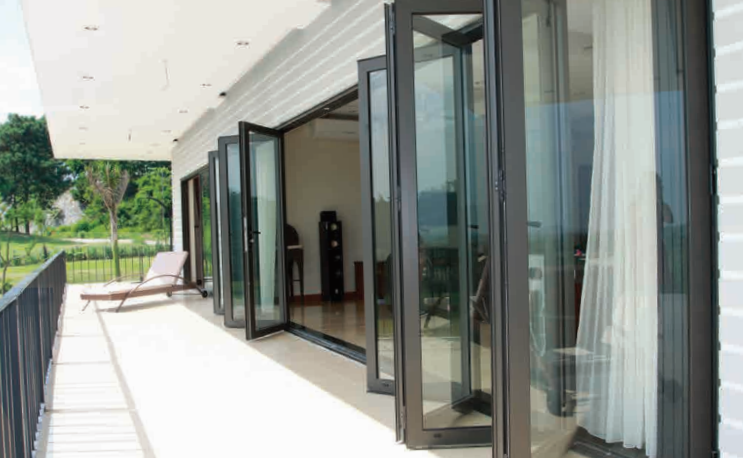Cửa xếp trượt nhôm lắp đặt thực tế